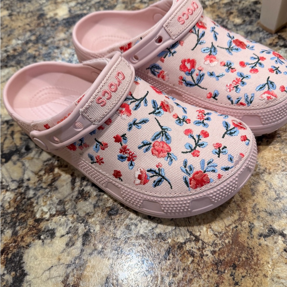 CROCS Kids Pink Floral Canvas Clogs - Picture 4 of 4